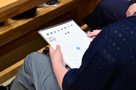 災害時必要なもの、水、新聞、毛布、ラジオ…