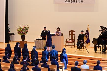 一人ひとりに卒業証書が手渡されました