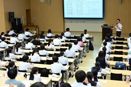 体験授業・国語「千と千尋の神隠しを読む」～仮説の検証～