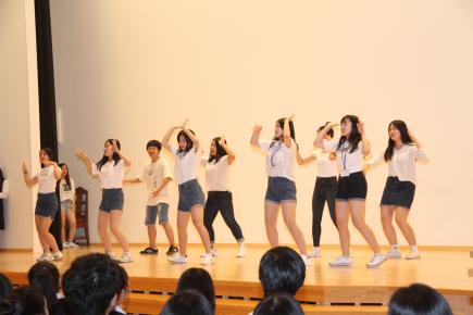 イサベル校の皆さんのダンス！　日本へようこそ！