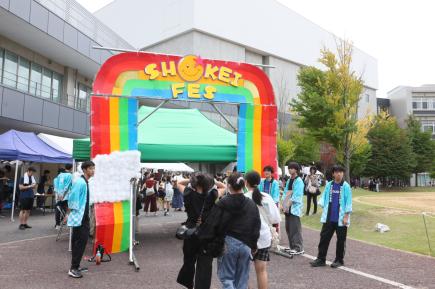 大きなゲートがお客様を迎えます。