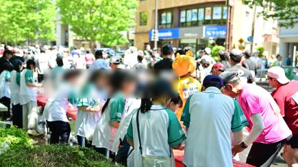 30分以上、市民ランナーの長い行列が続く
