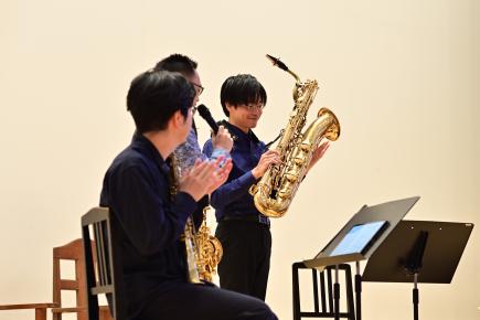 楽器の紹介、一番大きいバリトンサックス