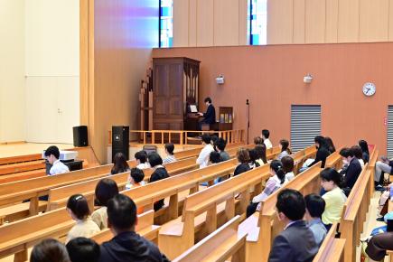 パイプオルガンの演奏でオープンキャンパスが始まりました。