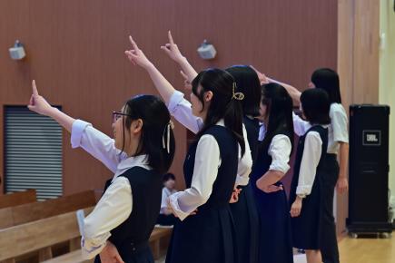 ぼよよん行進曲～空へ飛びあがってみよう、雲まで手が届きそう！