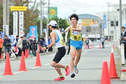 第３中継所でのタスキリレー