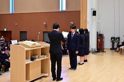 一人ずつ、認定証が手渡されました。