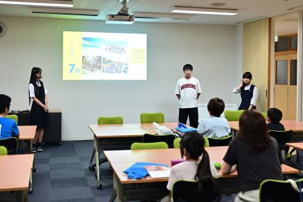 生徒による学校紹介、年間行事の説明