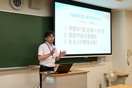 教頭より「尚絅中の教育」の説明